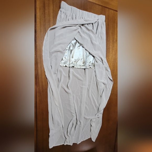 Robin High/Low Hem Skirt - Picture 2 of 4